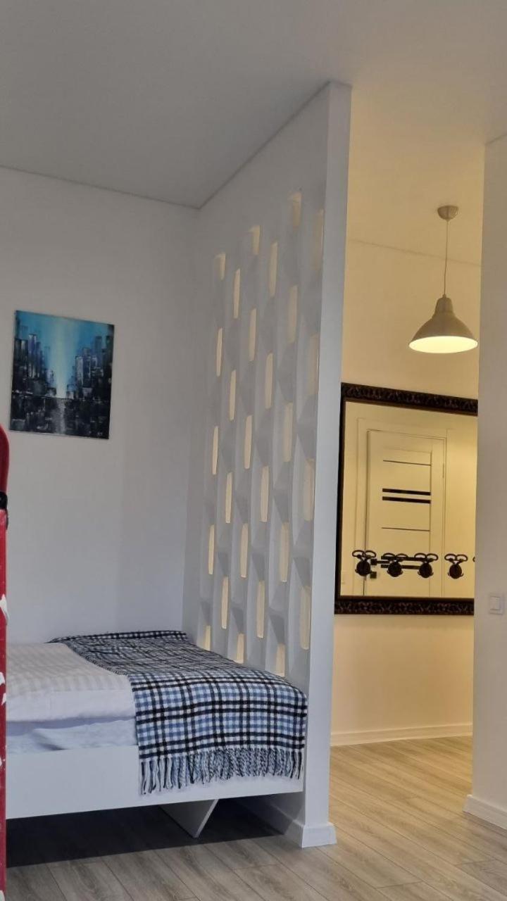 Апартаменти Поруч З М. Палац Україна Kyiv Exterior foto