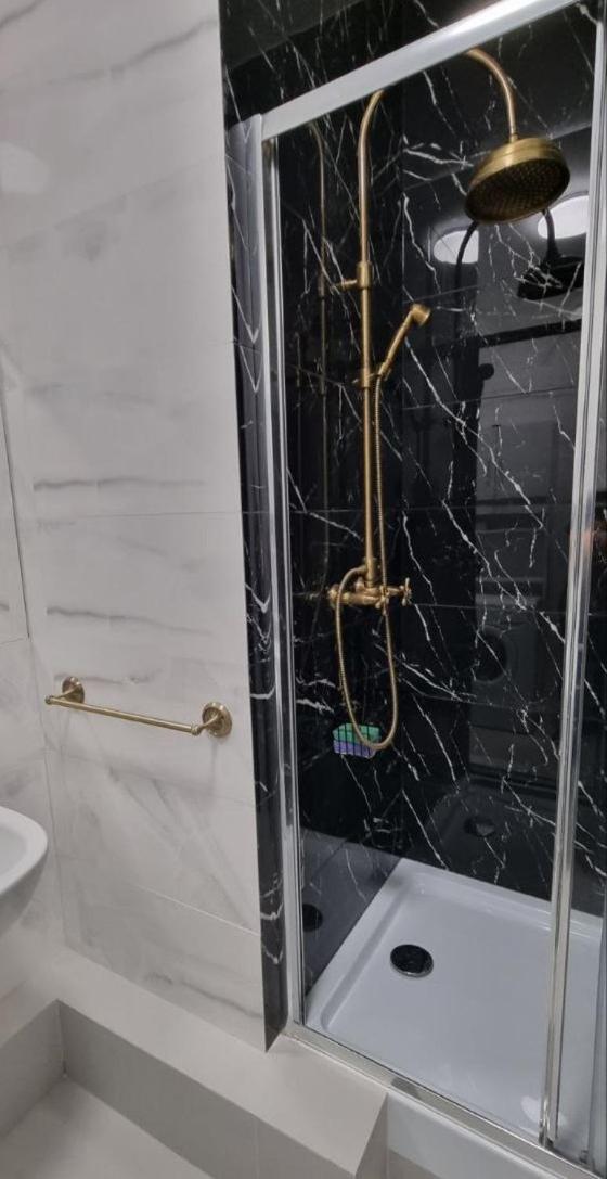 Апартаменти Поруч З М. Палац Україна Kyiv Exterior foto
