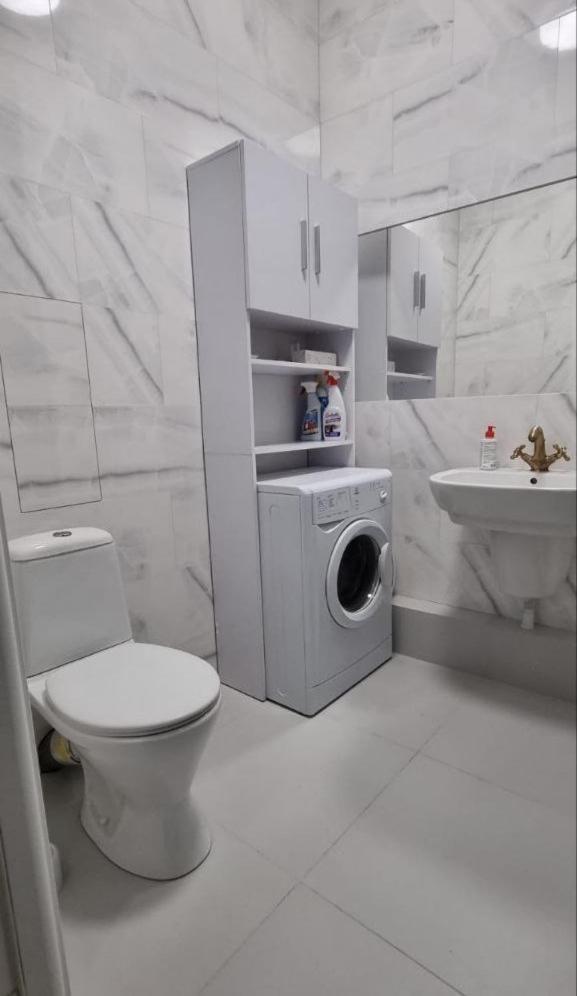 Апартаменти Поруч З М. Палац Україна Kyiv Exterior foto